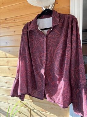NWOTWomen's brown Swirl Print Button-Up Blouse